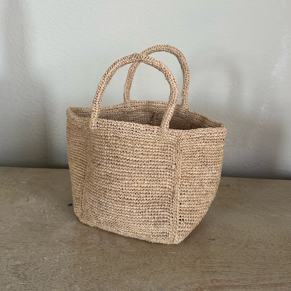 Woven Straw Tote Bag in Natural - Lightweight Summer Handbag - Picture 2 of 16